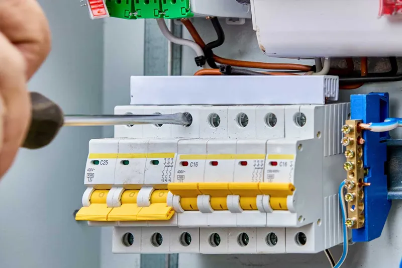 What is the working principle of a circuit breaker?